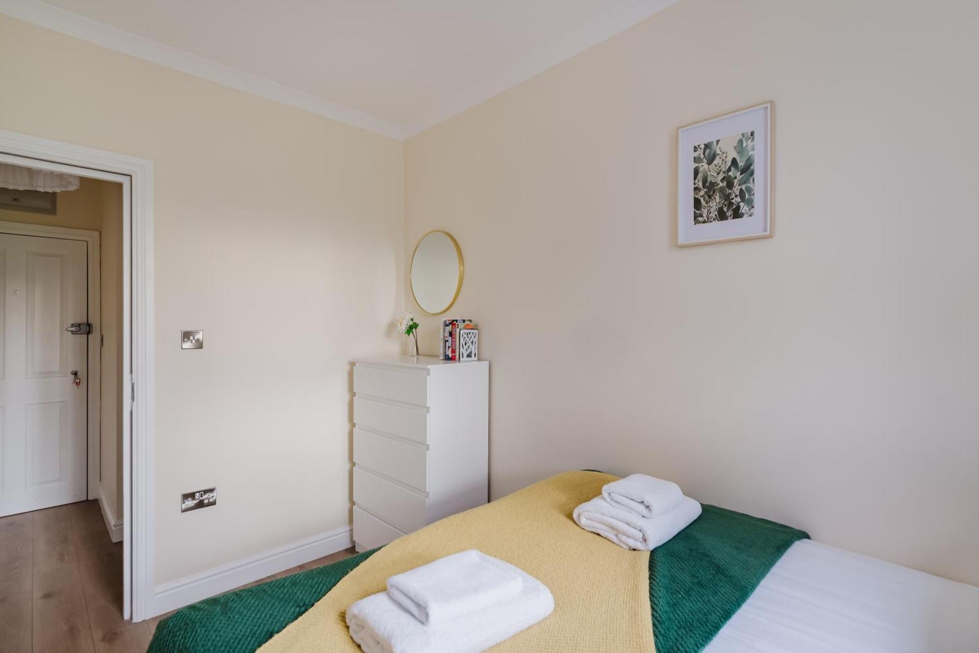 Modern Cosy Corner Flat 3 Bed And Loft Sleep 7 People Leilighet London Eksteriør bilde