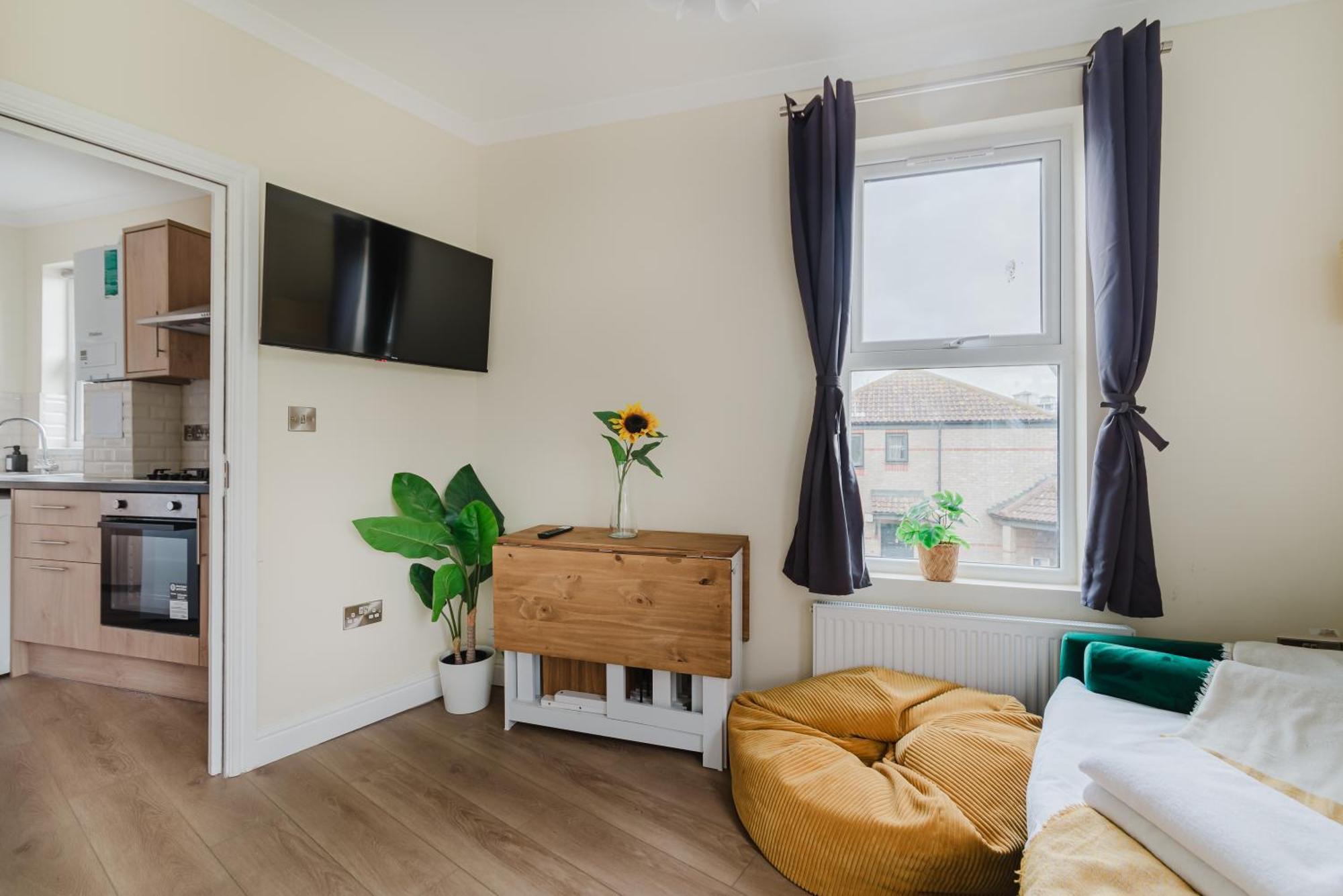 Modern Cosy Corner Flat 3 Bed And Loft Sleep 7 People Leilighet London Eksteriør bilde