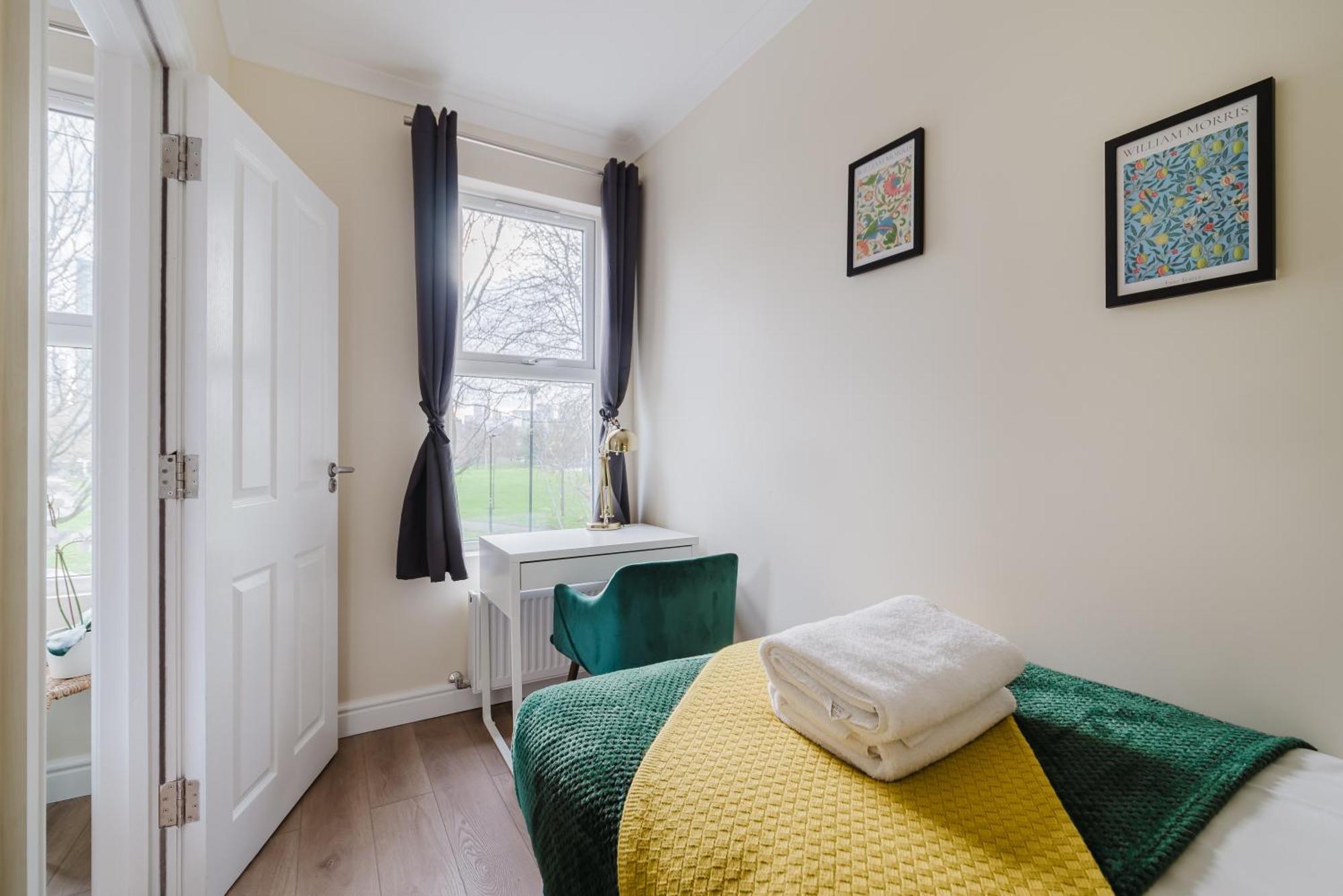 Modern Cosy Corner Flat 3 Bed And Loft Sleep 7 People Leilighet London Eksteriør bilde
