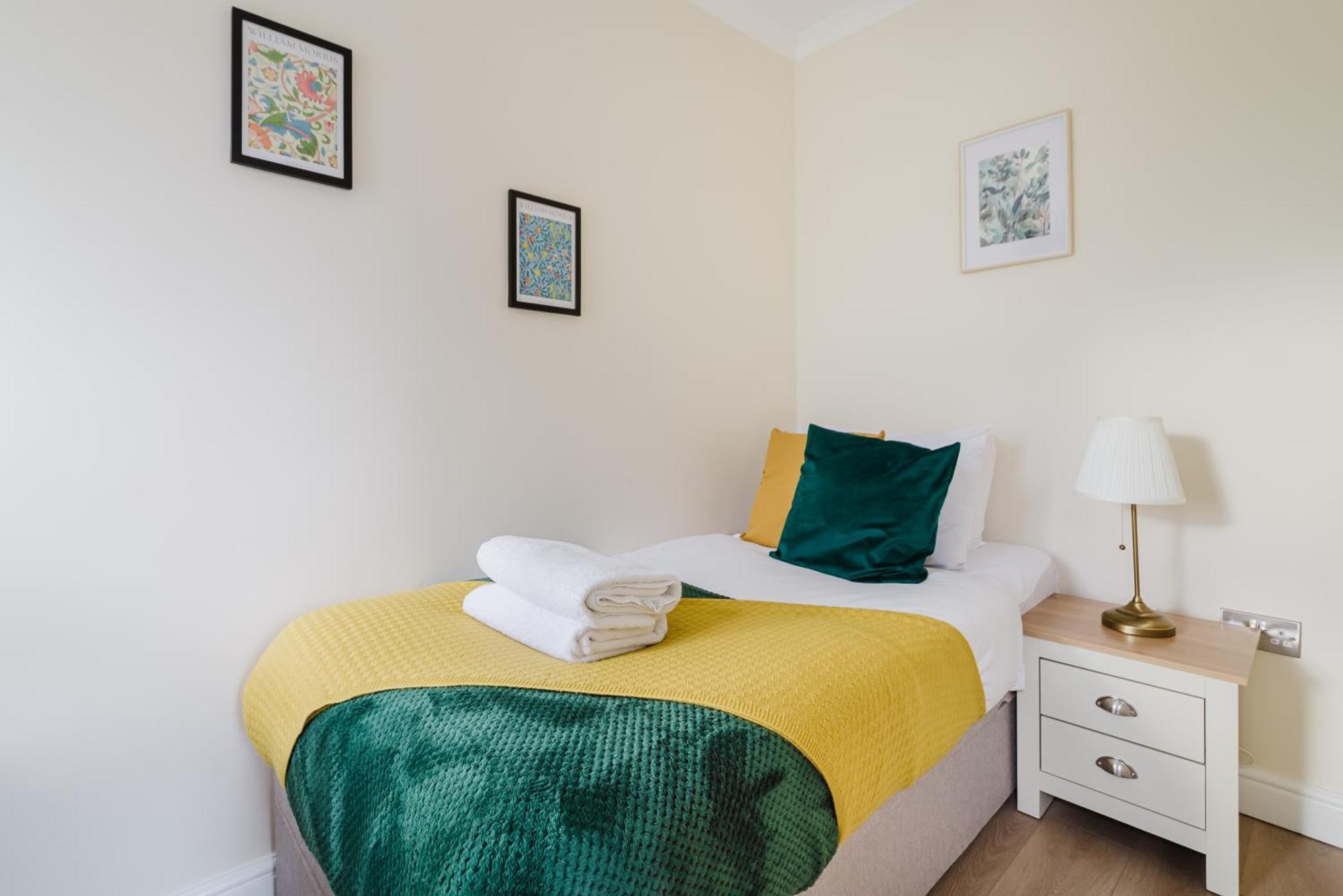 Modern Cosy Corner Flat 3 Bed And Loft Sleep 7 People Leilighet London Eksteriør bilde