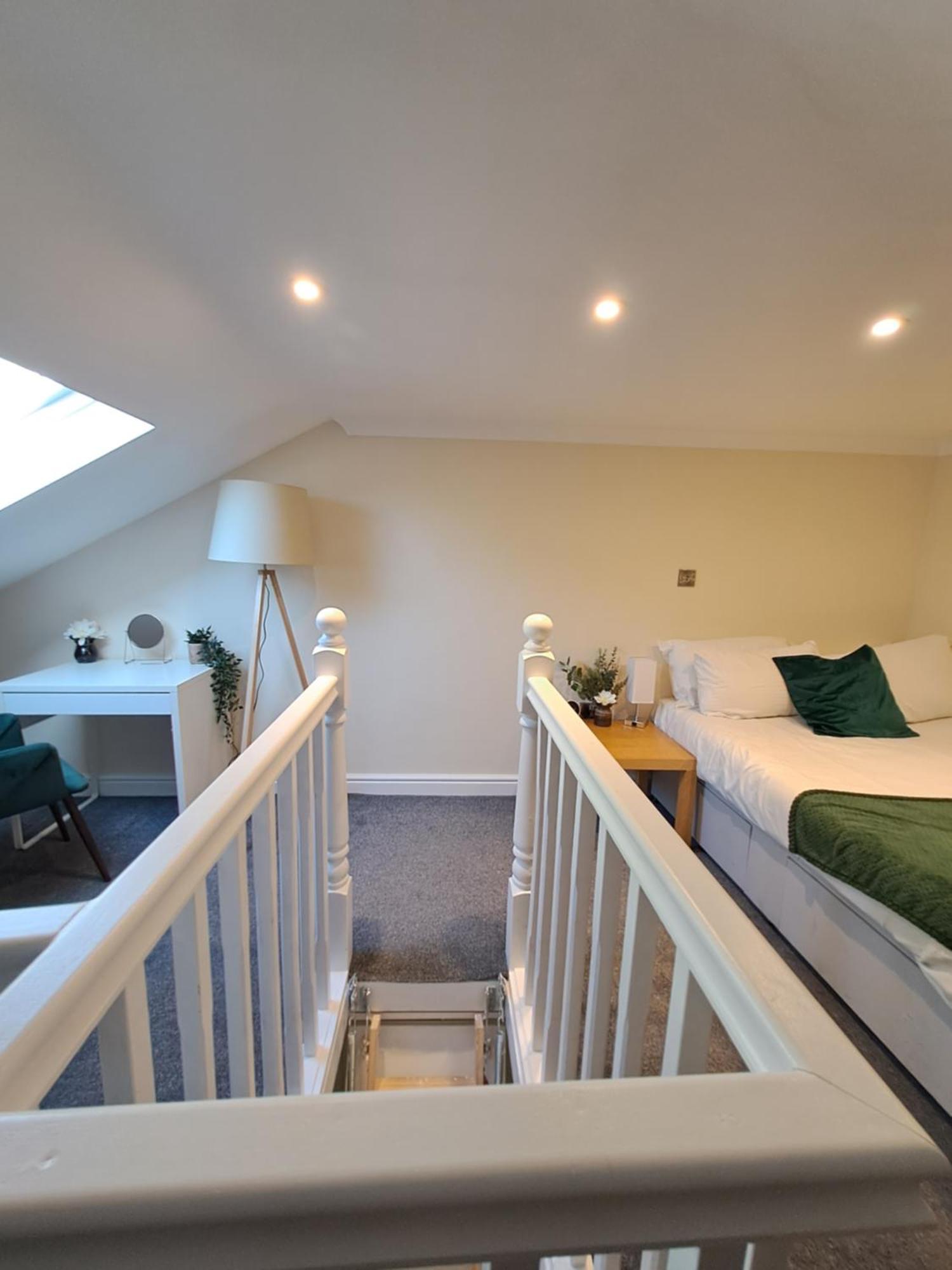 Modern Cosy Corner Flat 3 Bed And Loft Sleep 7 People Leilighet London Eksteriør bilde