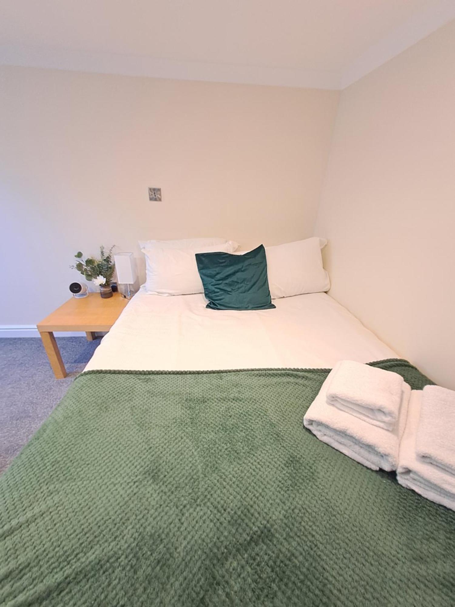 Modern Cosy Corner Flat 3 Bed And Loft Sleep 7 People Leilighet London Eksteriør bilde